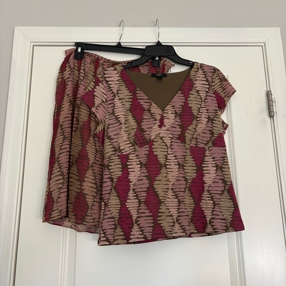 Alfani Red and Tan Skirt Set with V-Neck Blouse - Picture 2 of 7
